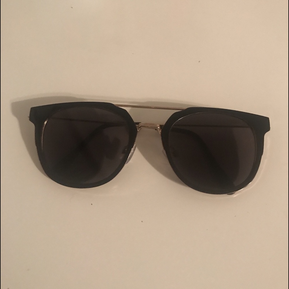 black sunglasses